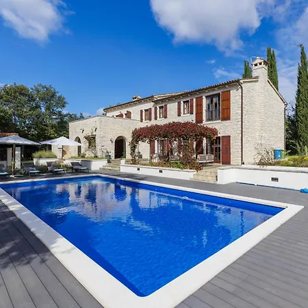 Villa Nadua By Interhome