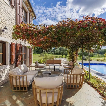 Nadua By Interhome فيلة Katun